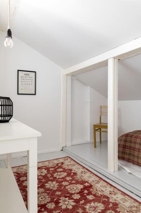 Villa Merituuli - Charming Seafront Cottage