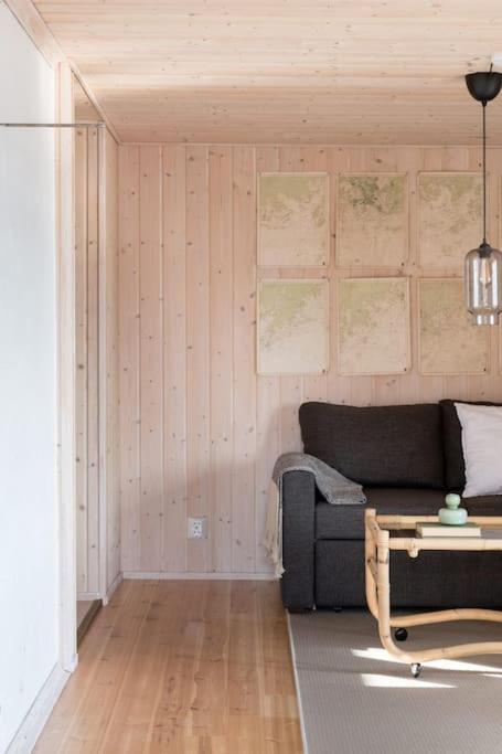 Villa Merituuli - Charming Seafront Cottage