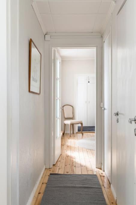 Villa Merituuli - Charming Seafront Cottage