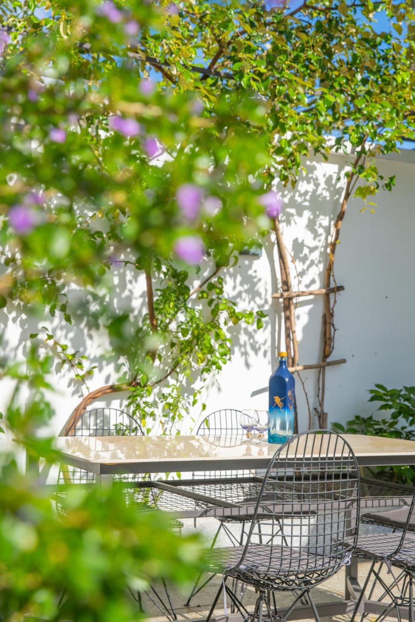 New and spacious villa with 3 private bedrooms and swimming pool, 5 minutes to Han river, free parking view 5