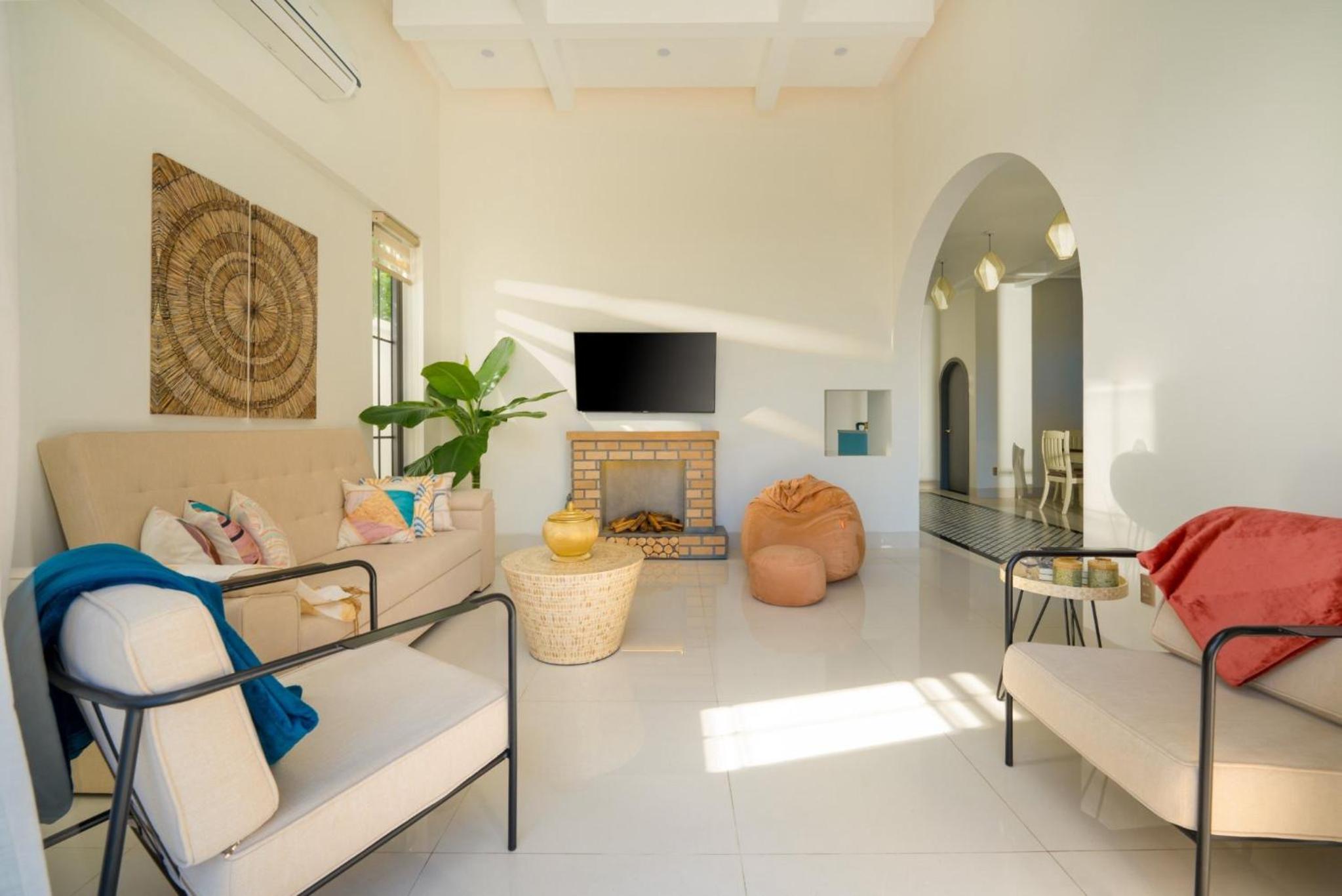 New and spacious villa with 3 private bedrooms and swimming pool, 5 minutes to Han river, free parking view 4
