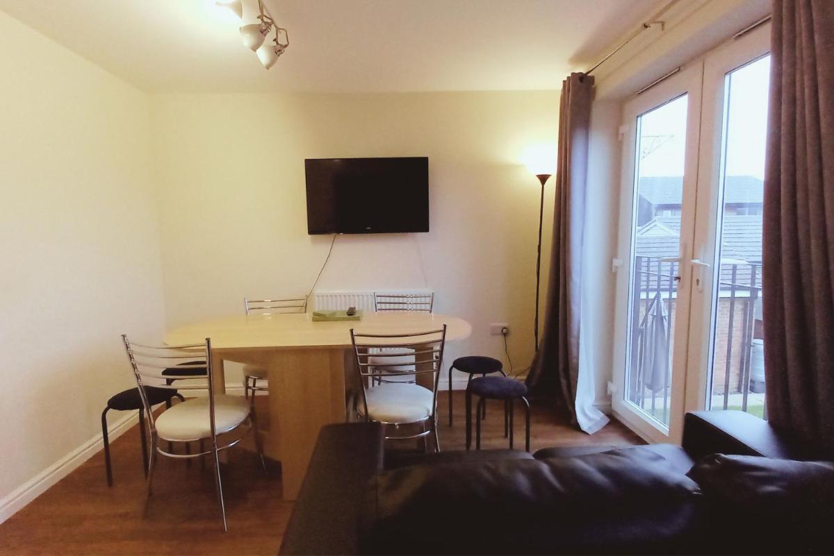 6-bedroom Contractor House with 6 bathrooms, Free WiFi and Parking - Kennedy House by Your Lettings Peterborough view 3