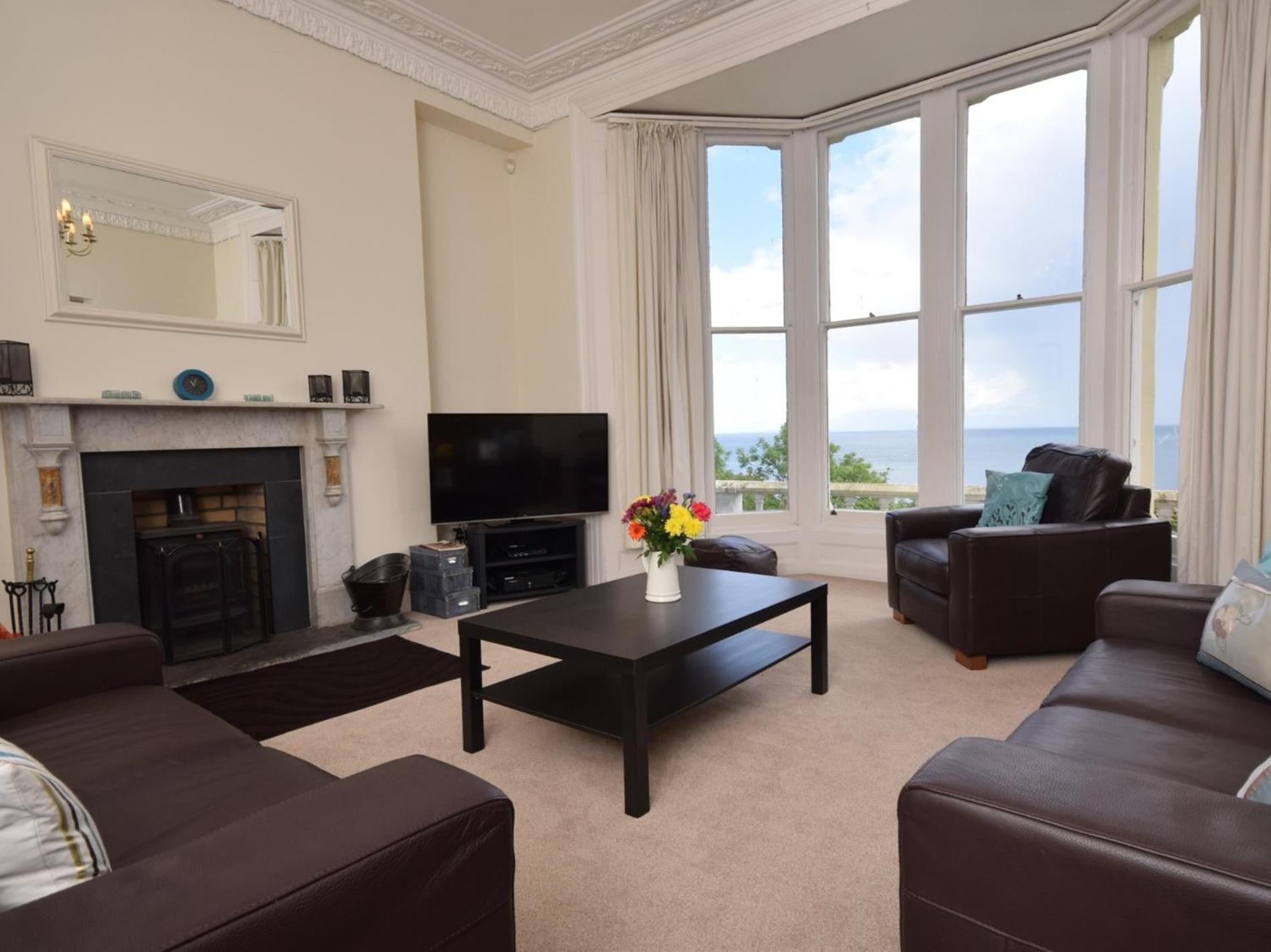 2 Bed in Ilfracombe oc-oedge view 2