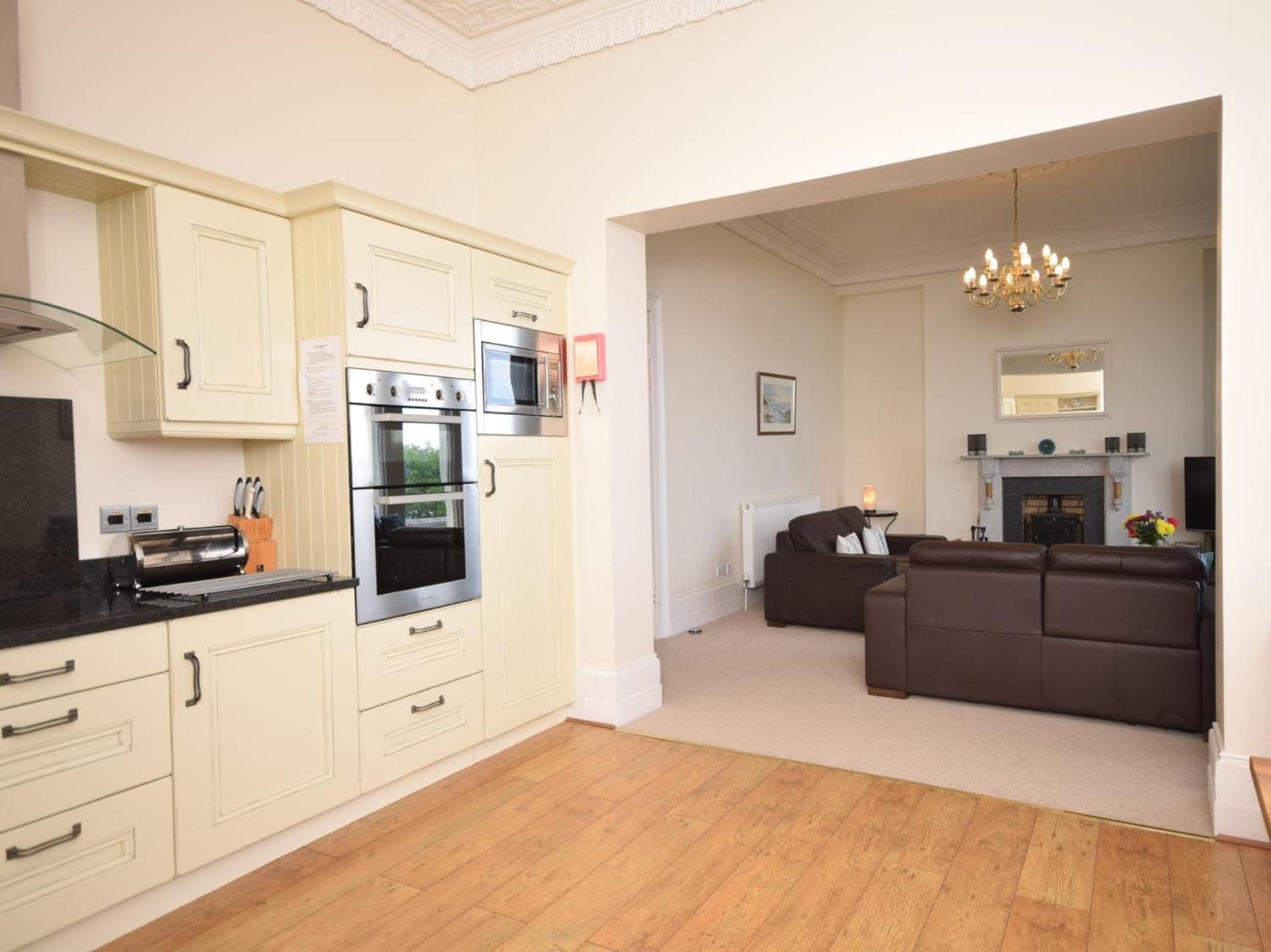2 Bed in Ilfracombe oc-oedge view 4