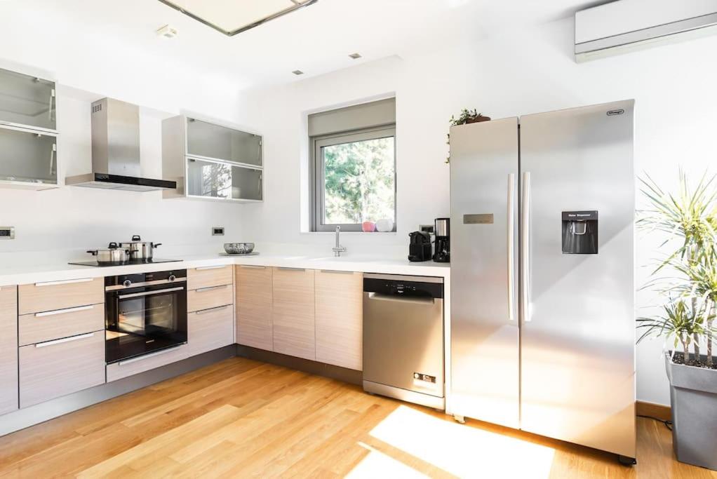 3 Bed luxury apartment with pool in Glyfada