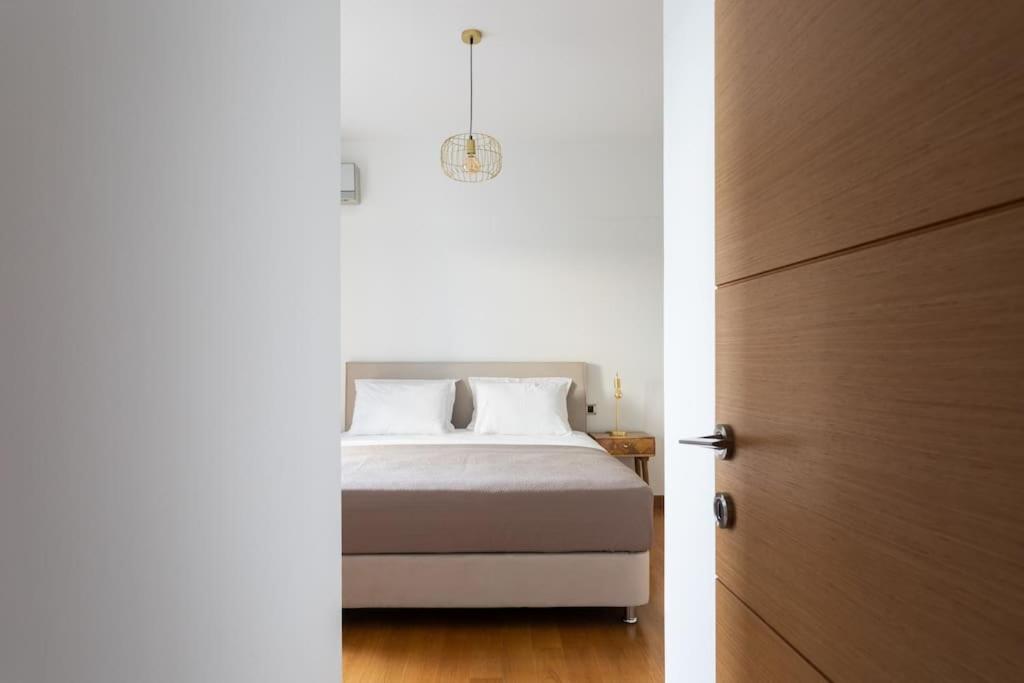 3 Bed luxury apartment with pool in Glyfada