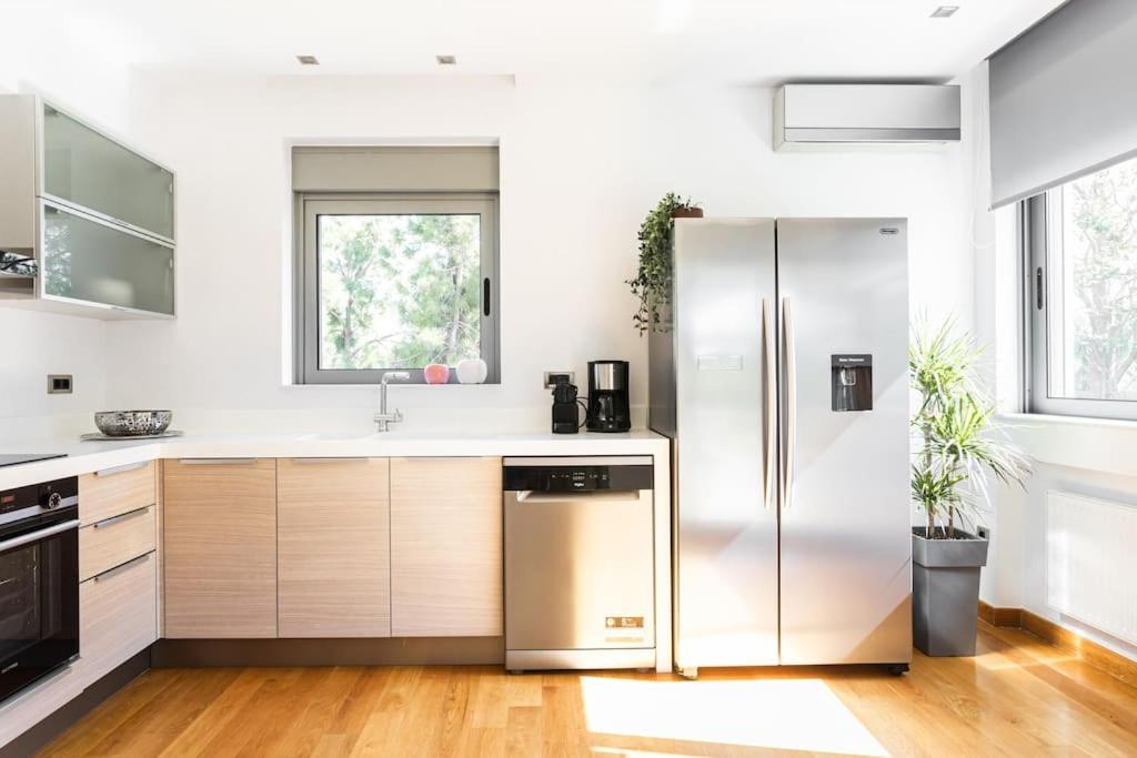 3 Bed luxury apartment with pool in Glyfada