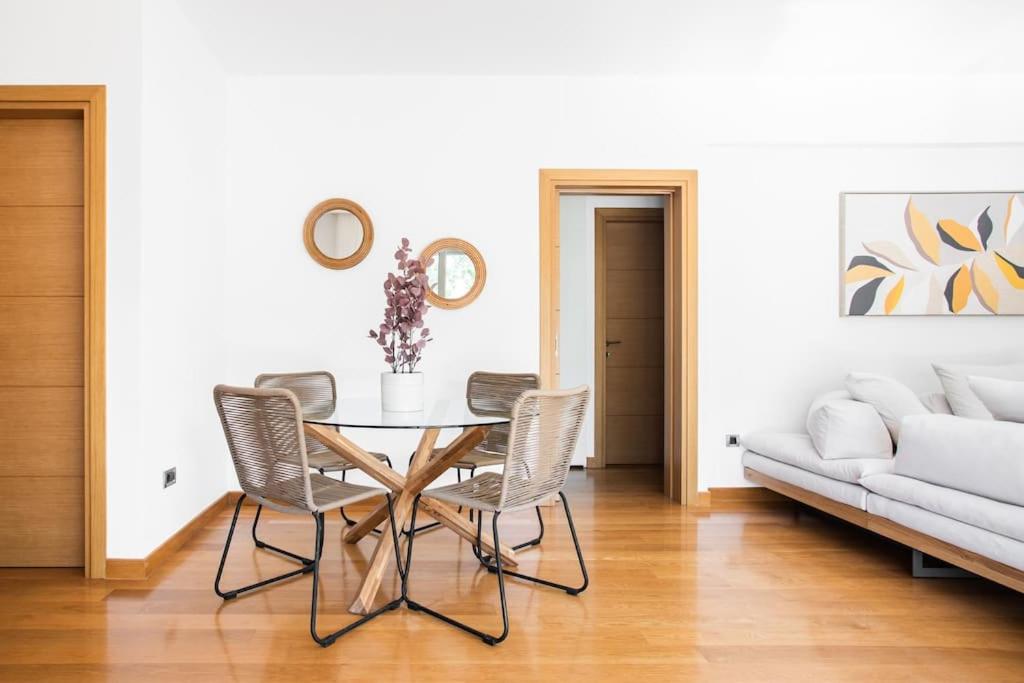 3 Bed luxury apartment with pool in Glyfada