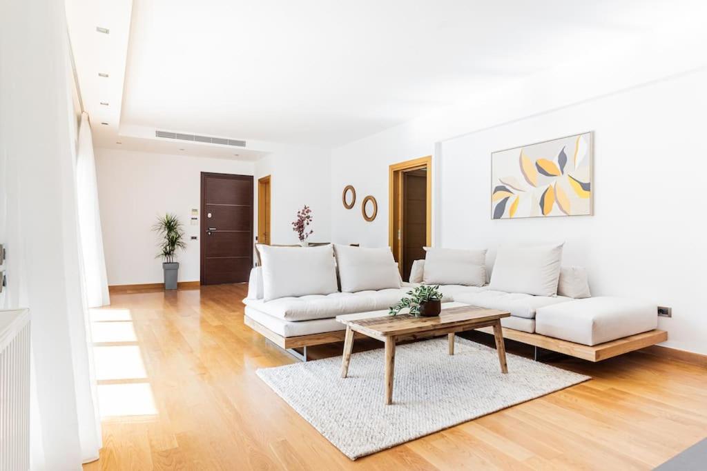 3 Bed luxury apartment with pool in Glyfada