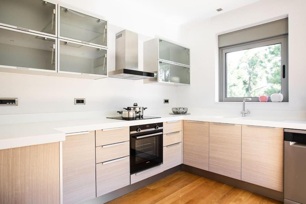 3 Bed luxury apartment with pool in Glyfada