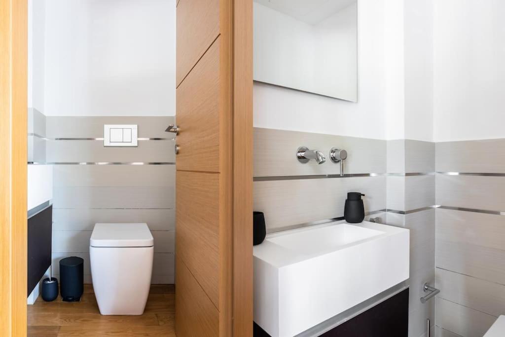 3 Bed luxury apartment with pool in Glyfada