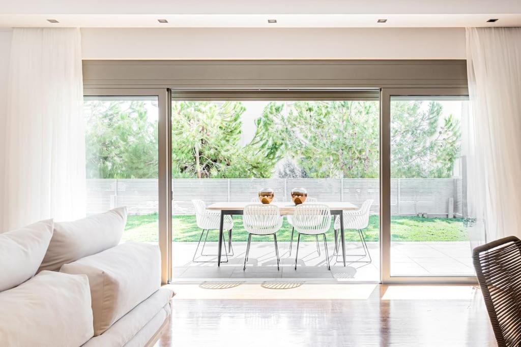 3 Bed luxury apartment with pool in Glyfada