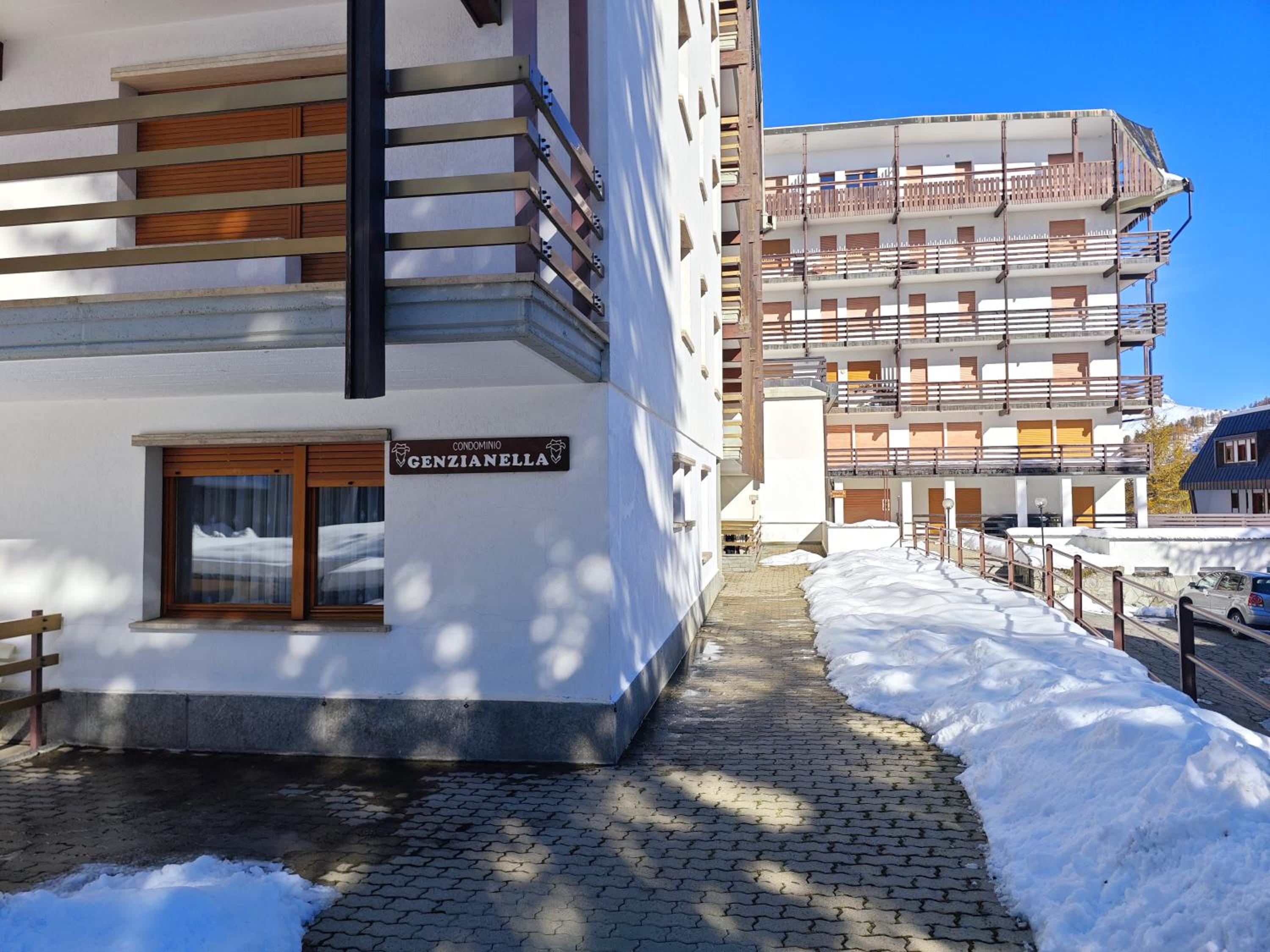 Hostdomus - Bianca Suite view 2