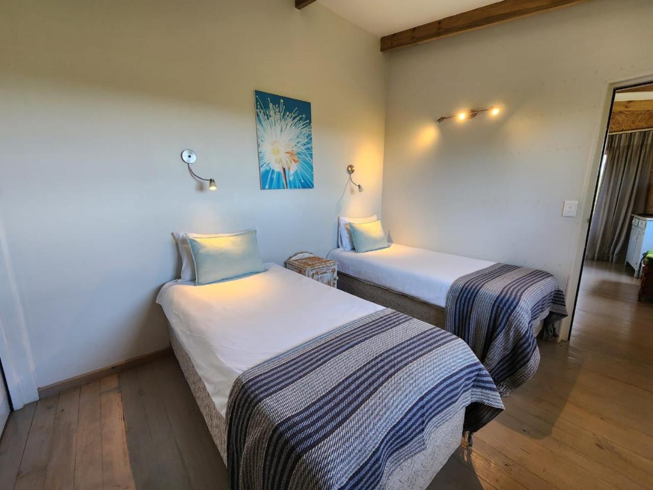 Caracal Cottage view 4