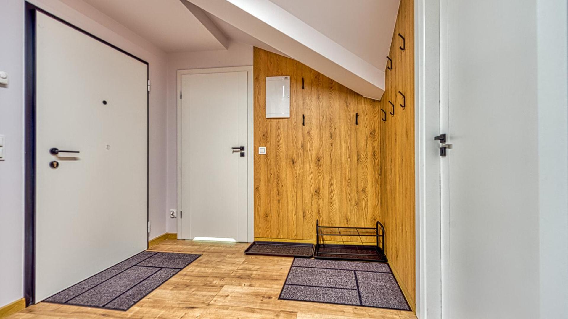 OSTOJA RESIDENCE VIP z sauną, strefą relaksu i pokojem zabaw by Royal Aparts