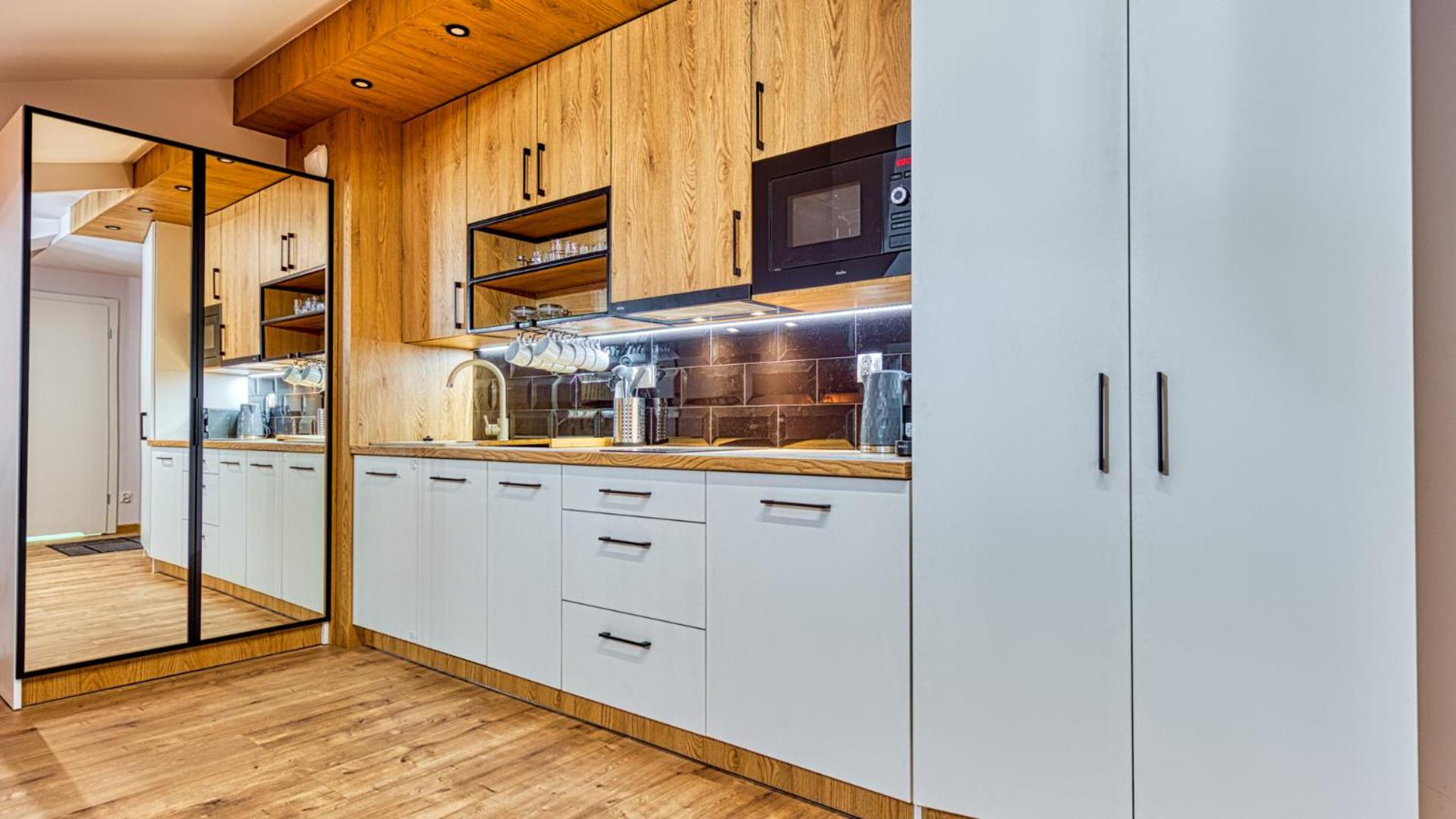 OSTOJA RESIDENCE VIP z sauną, strefą relaksu i pokojem zabaw by Royal Aparts