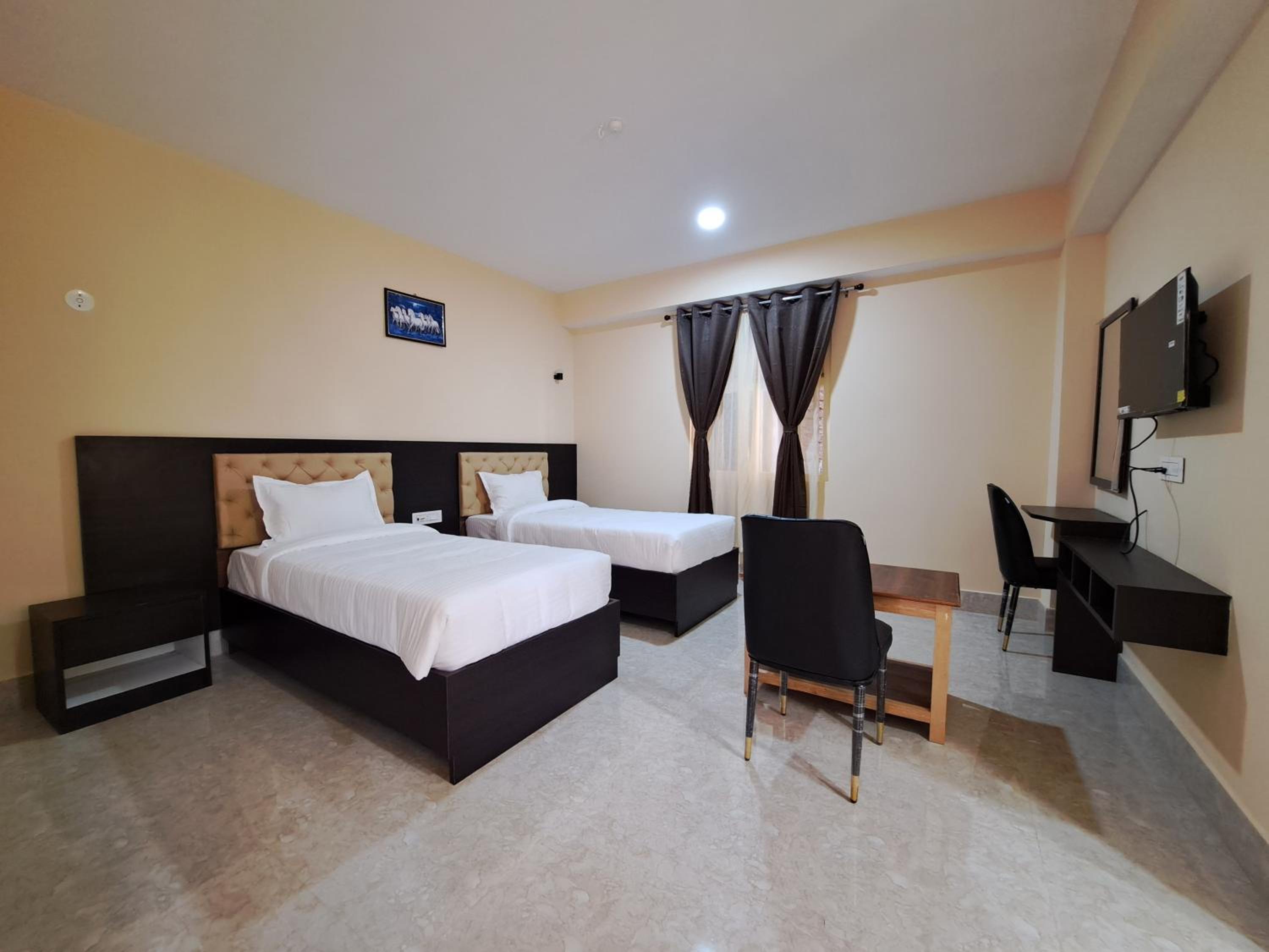 Snow White Retreat Hotel and Restaurant view 5