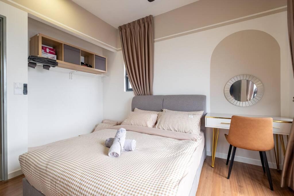 Autumn 4BR MRT InfinityPool MVertica 9pax中文房东