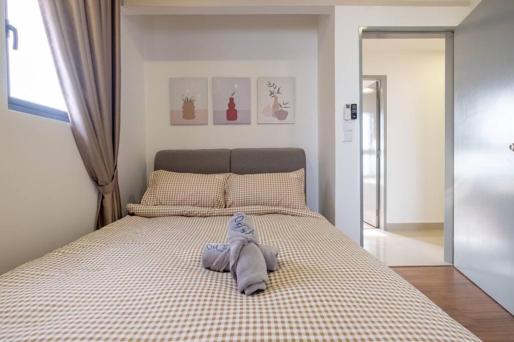 Autumn 4BR MRT InfinityPool MVertica 9pax中文房东