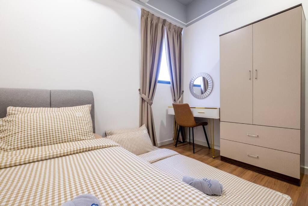 Autumn 4BR MRT InfinityPool MVertica 9pax中文房东