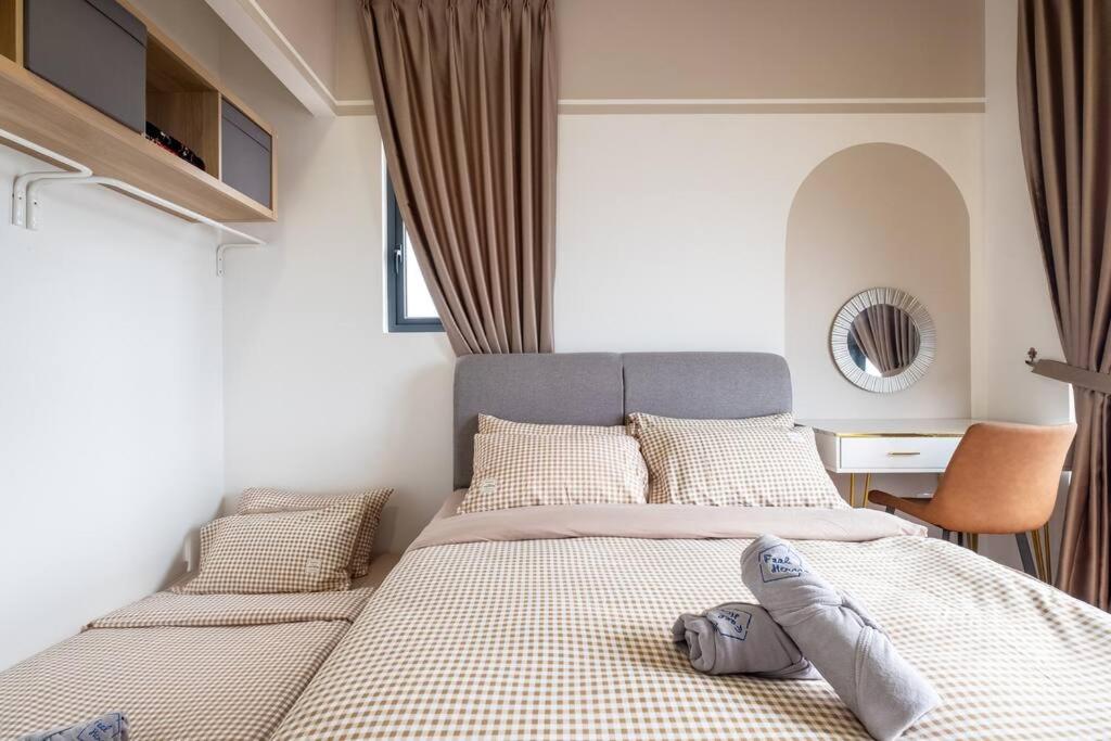 Autumn 4BR MRT InfinityPool MVertica 9pax中文房东