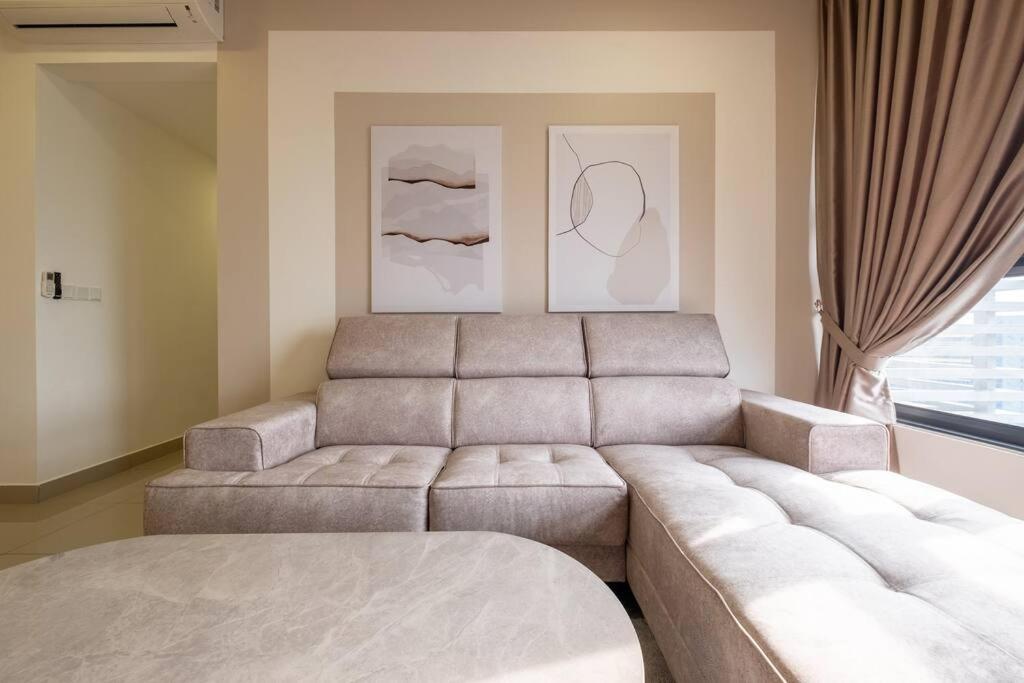 Autumn 4BR MRT InfinityPool MVertica 9pax中文房东