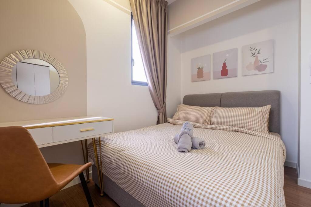 Autumn 4BR MRT InfinityPool MVertica 9pax中文房东