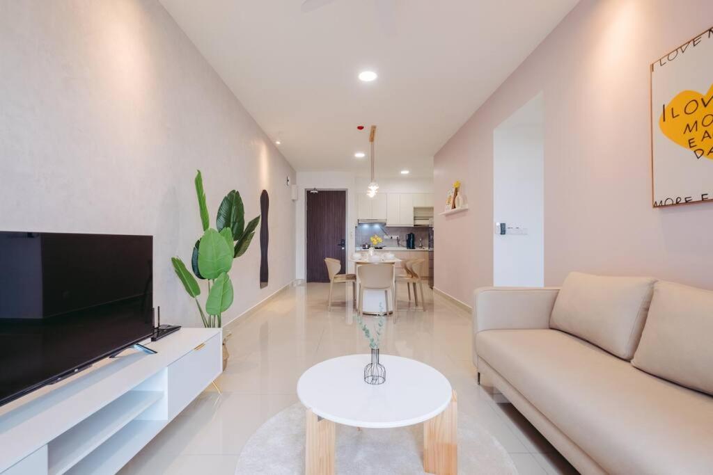 Enchanted Stays near MRT AEON Sunway Velocity Mall