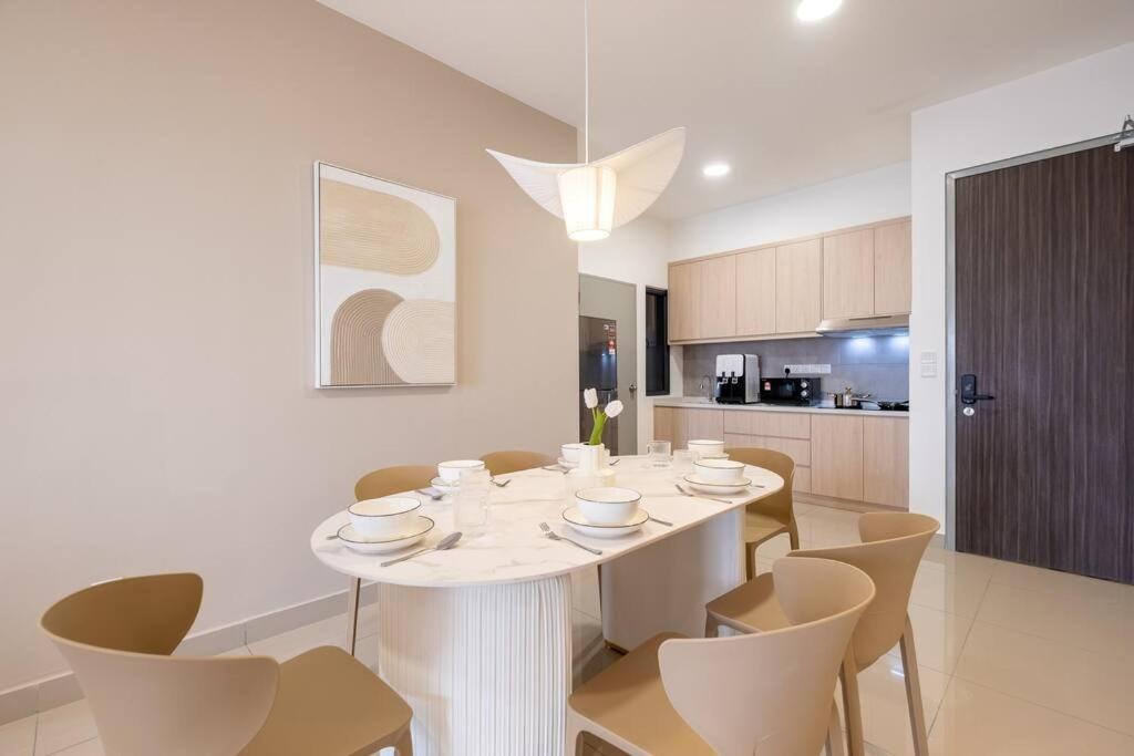 M Vertica 3BR 9Pax Sunway Velocity MRT AEON中文房东IKEA