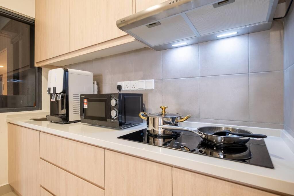 M Vertica 3BR 9Pax Sunway Velocity MRT AEON中文房东IKEA