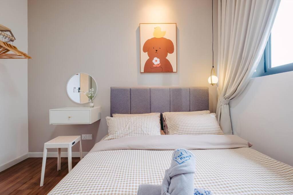 Enchanted Stays near MRT AEON Sunway Velocity Mall