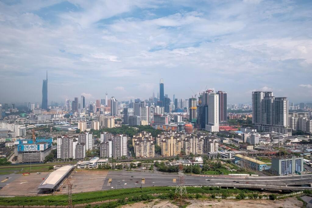 M Vertica 3BR 9Pax Sunway Velocity MRT AEON中文房东IKEA