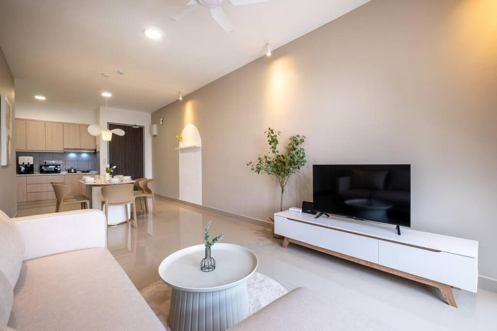M Vertica 3BR 9Pax Sunway Velocity MRT AEON中文房东IKEA