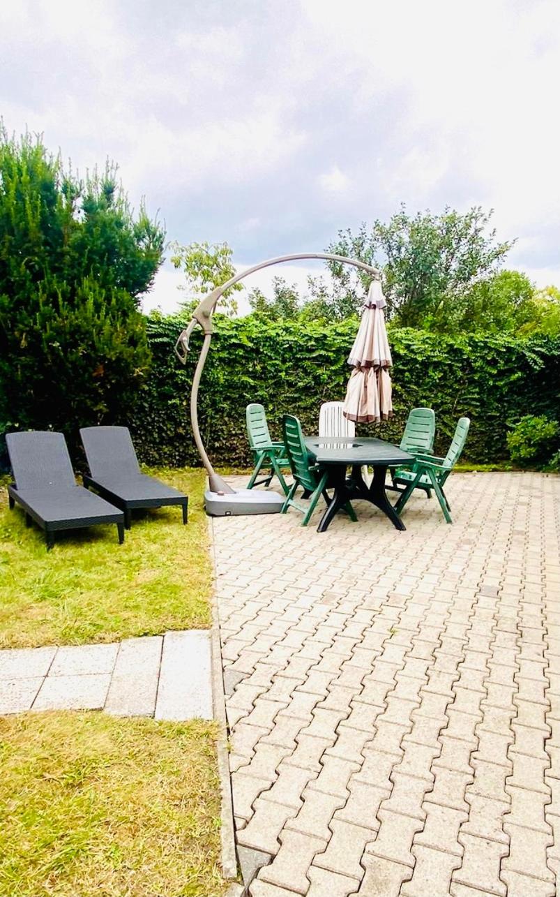 KAPITÄNS HUS - traditionelles Reethaus strandnah, Sauna, großer Garten, PKW-Stellplätze