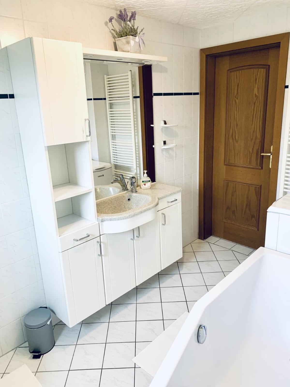Kapitäns Hus 2 mit Infrarotsauna und großem Garten 700m zum Strand