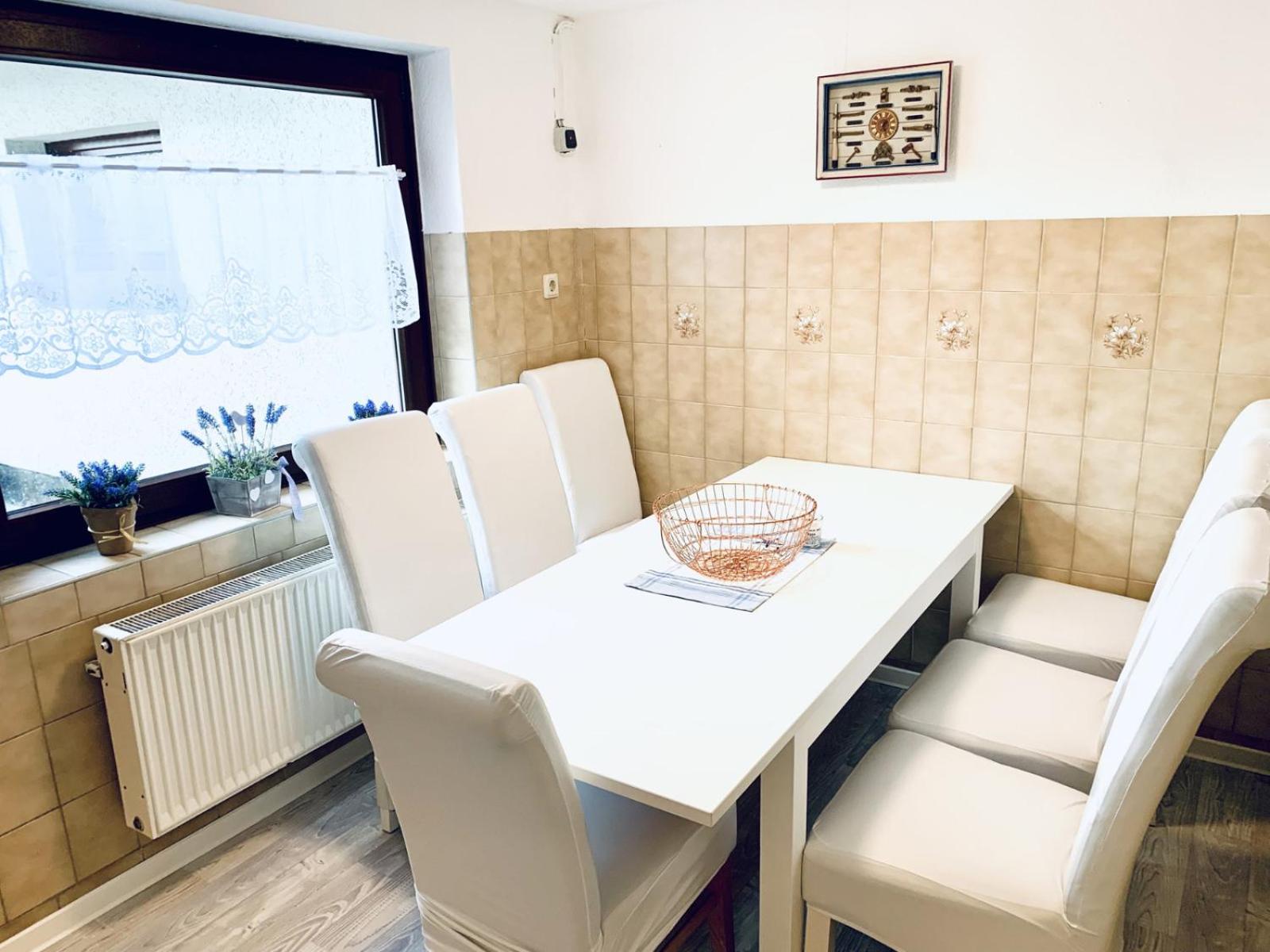 Kapitäns Hus 2 mit Infrarotsauna und großem Garten 700m zum Strand