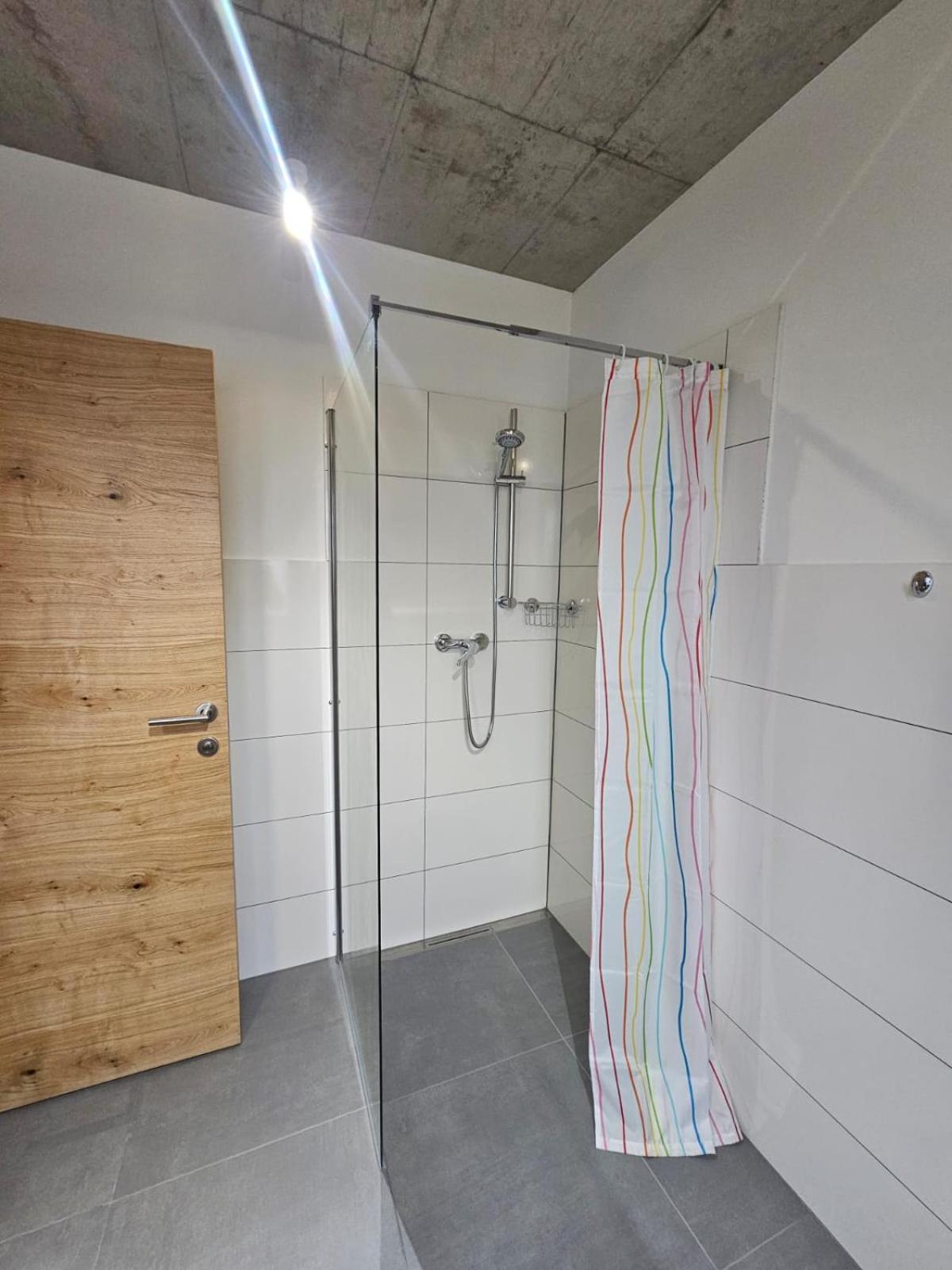 Hoch2 Apartment - Modern, komfortabel & 24h Self-Check-in mit Parkplatz