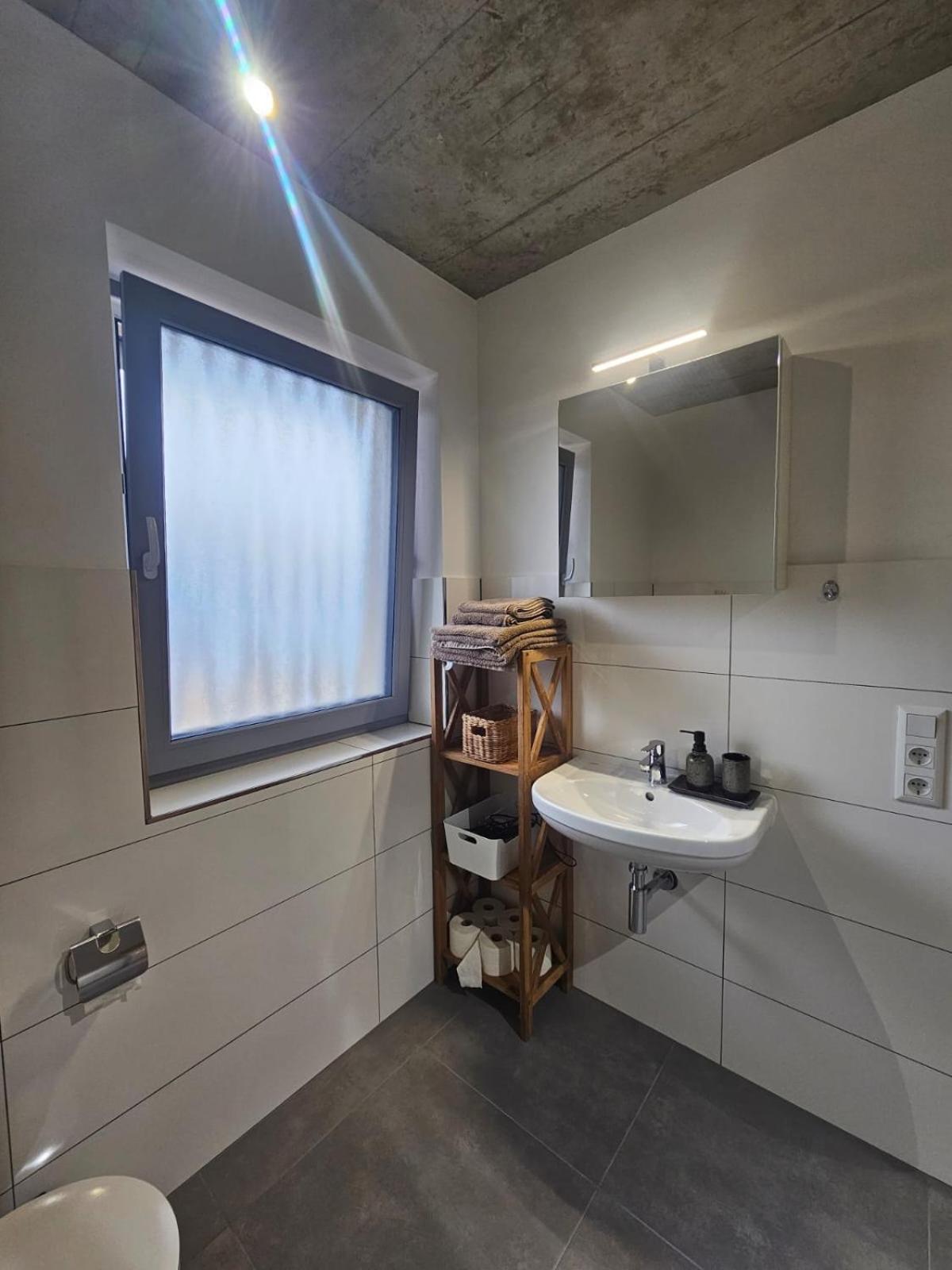 Hoch2 Apartment - Modern, komfortabel & 24h Self-Check-in mit Parkplatz