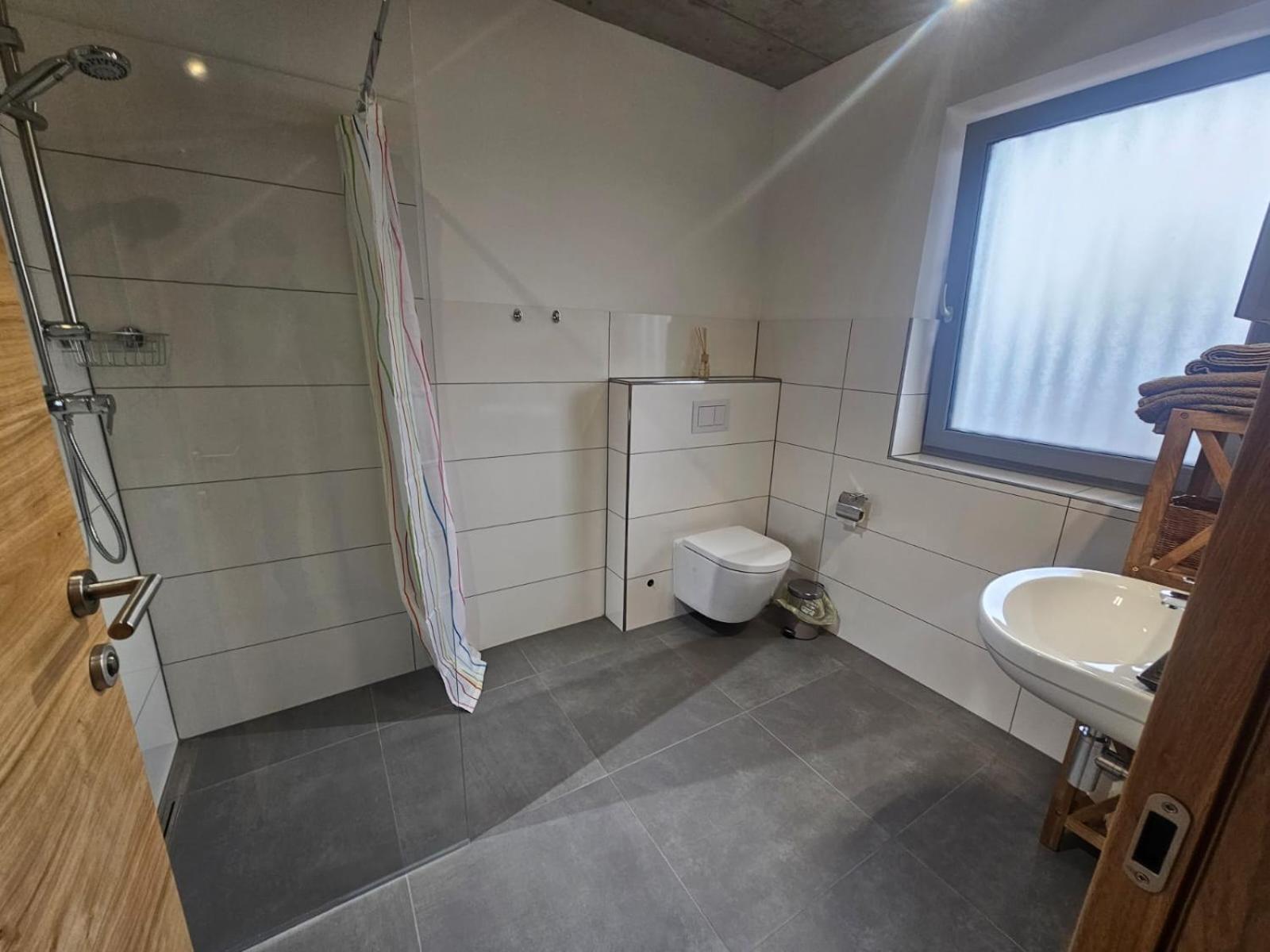 Hoch2 Apartment - Modern, komfortabel & 24h Self-Check-in mit Parkplatz