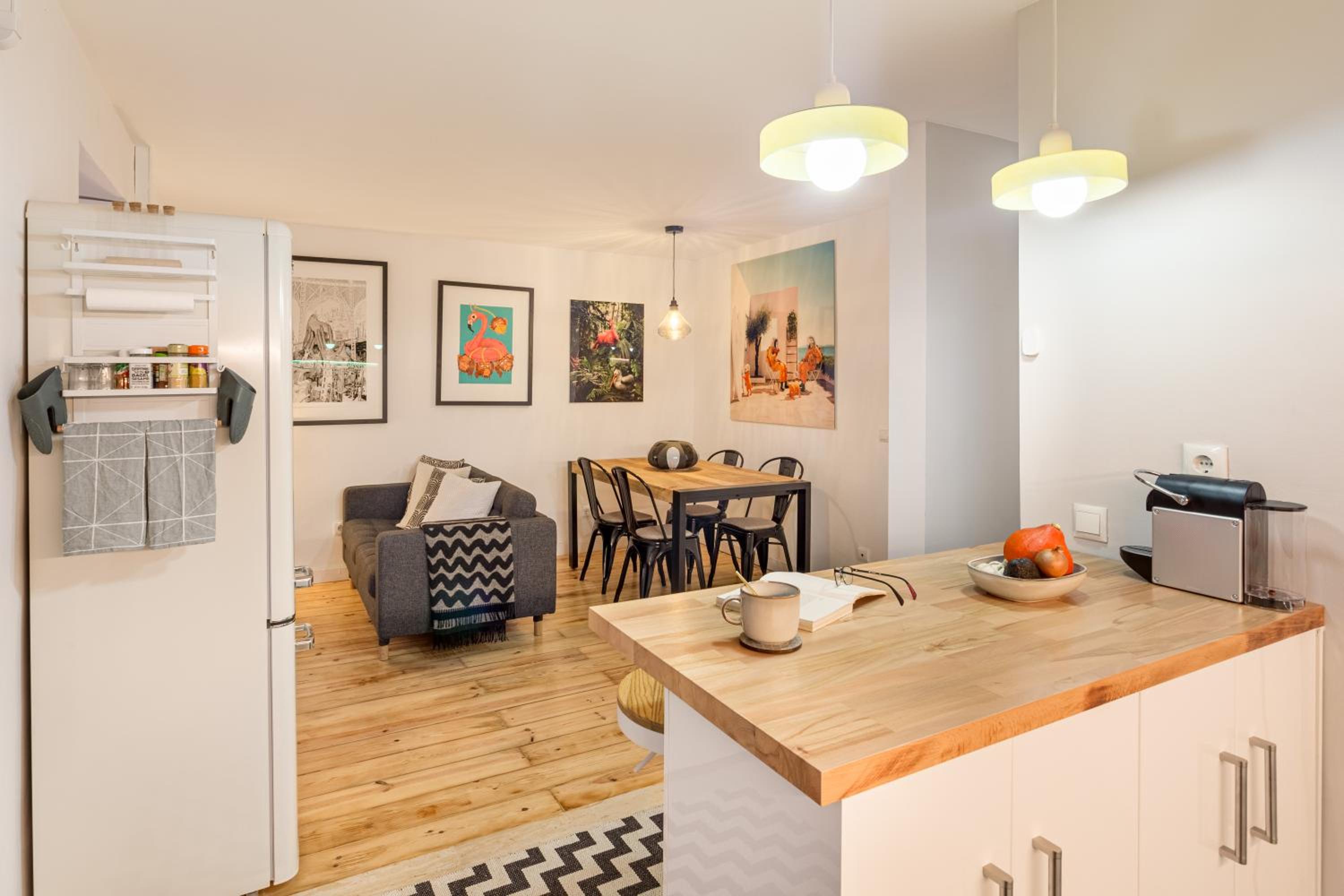 JOIVY Bohemian flat with study near the centre view 3