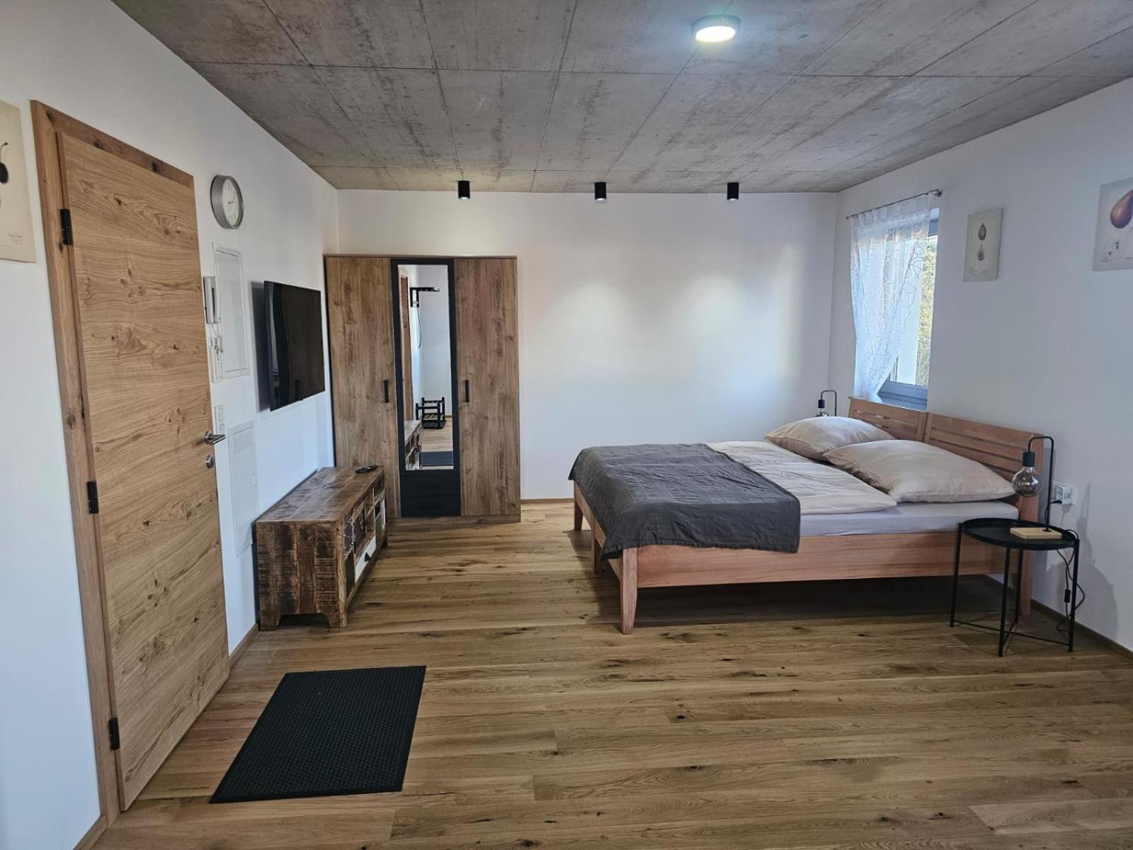 Hoch2 Apartment - Modern, komfortabel & 24h Self-Check-in mit Parkplatz