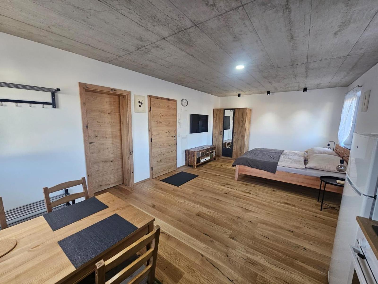 Hoch2 Apartment - Modern, komfortabel & 24h Self-Check-in mit Parkplatz