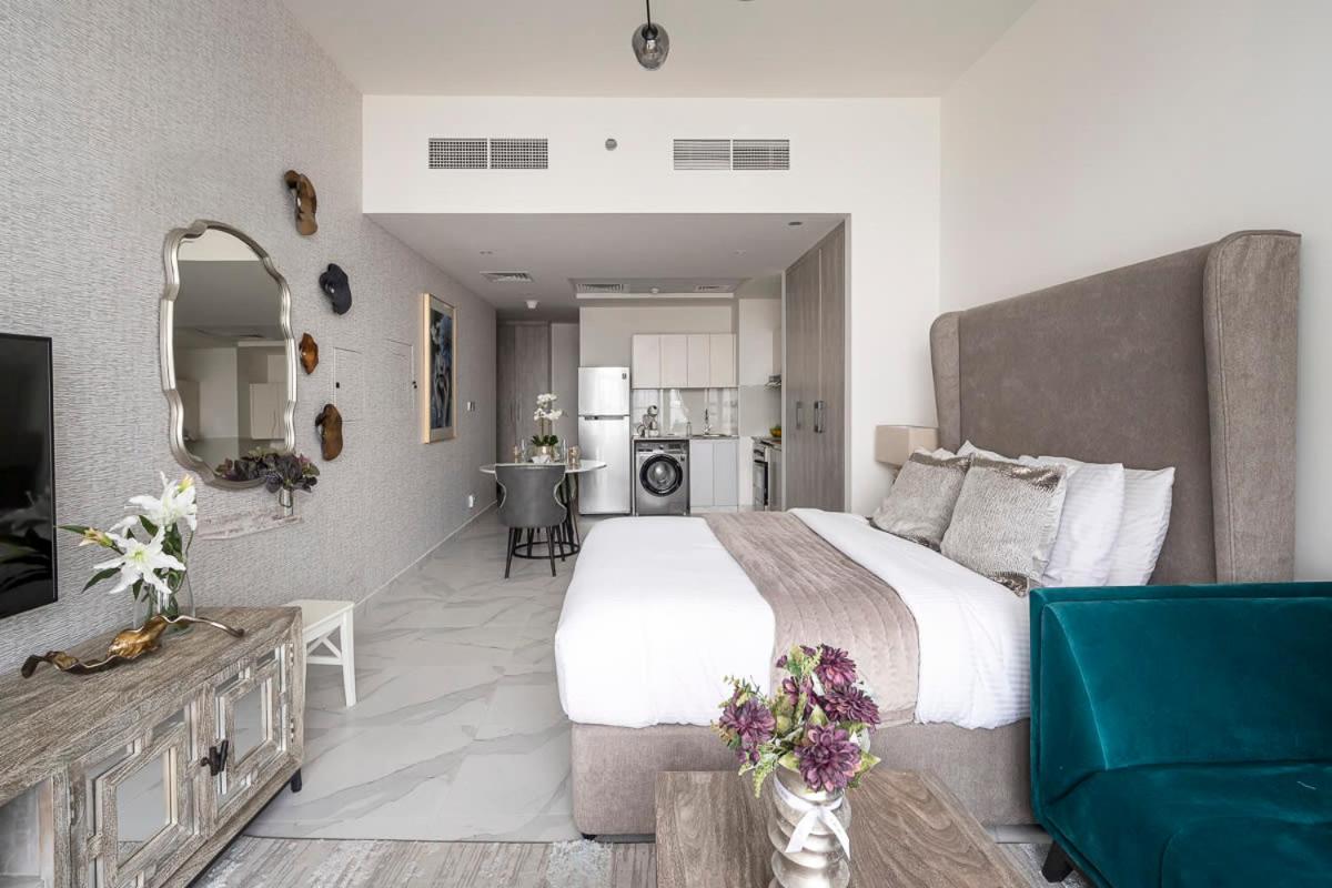 Frank Porter - Millenium Binghatti Residences