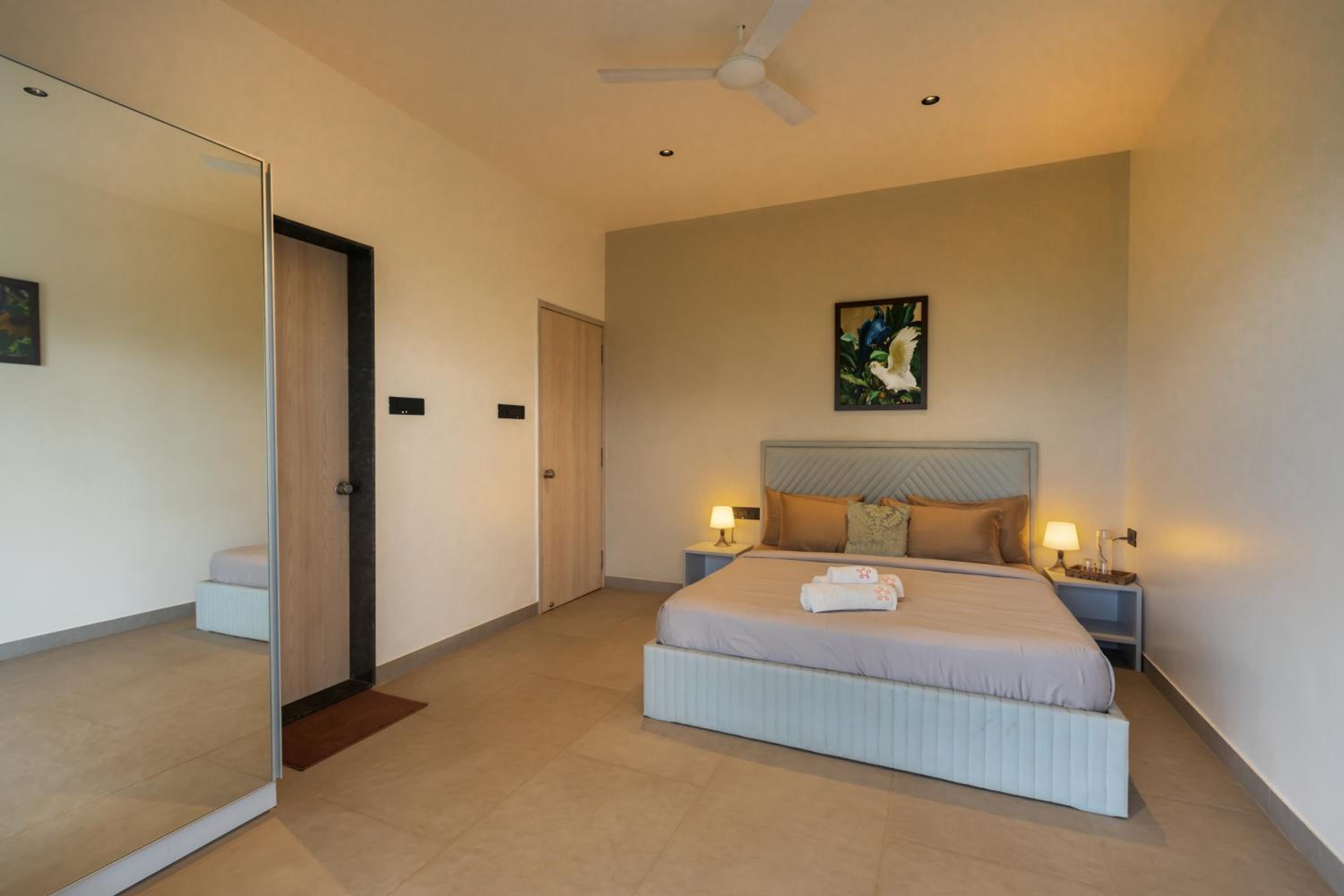 SaffronStays Kaleidoscope, 4BR heated pool villa in Mulshi