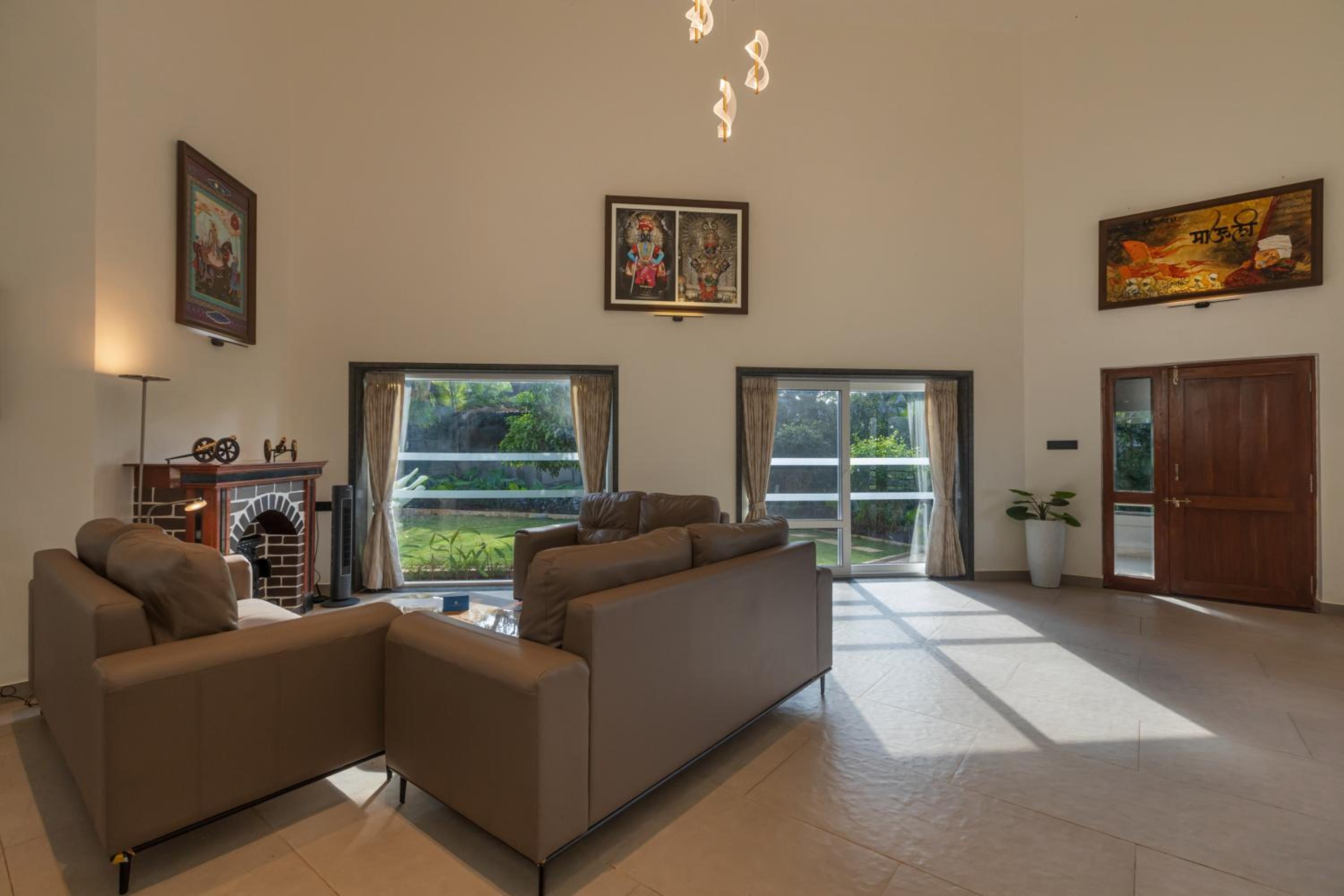 SaffronStays Kaleidoscope, 4BR heated pool villa in Mulshi