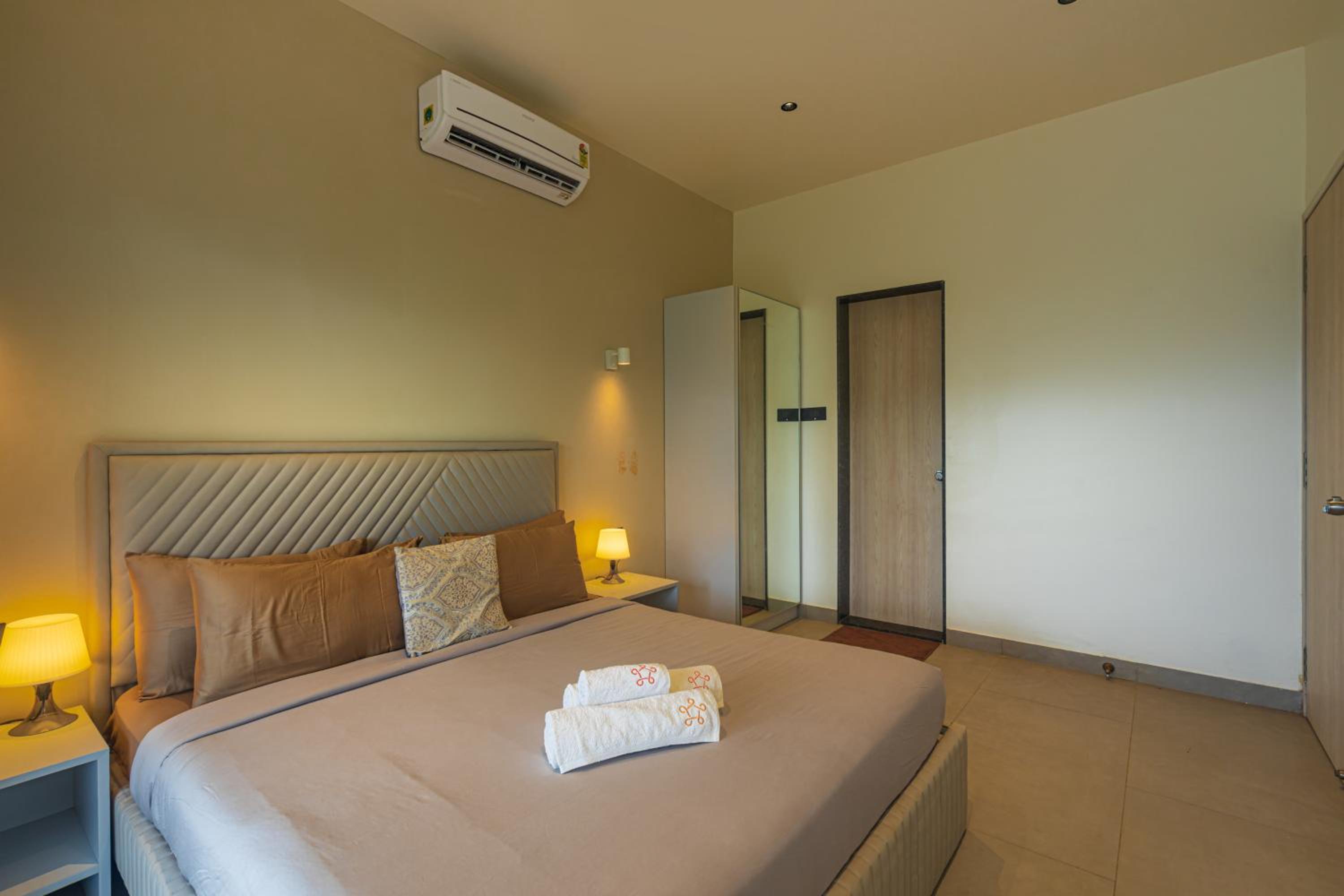 SaffronStays Kaleidoscope, 4BR heated pool villa in Mulshi