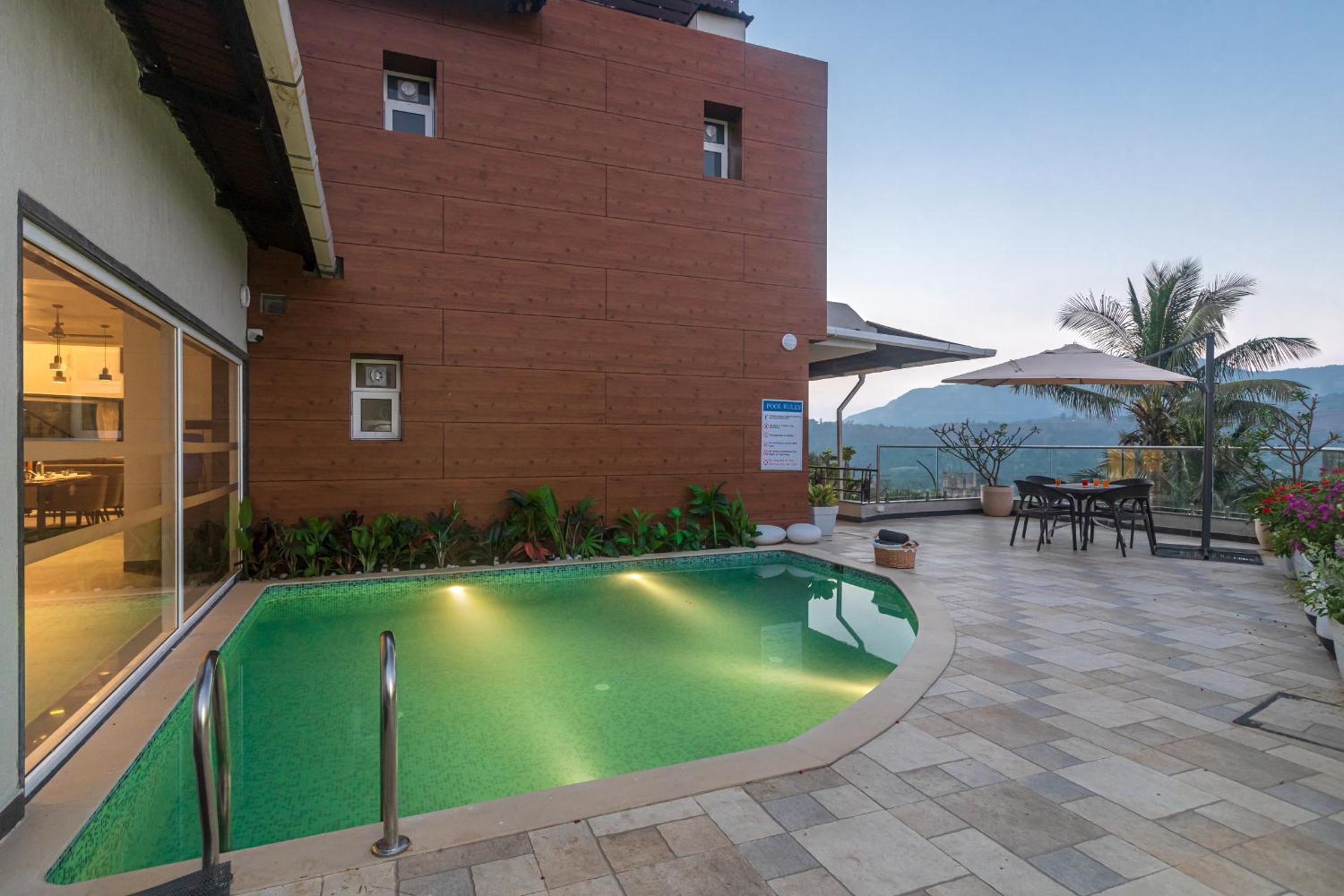 SaffronStays Kaleidoscope, 4BR heated pool villa in Mulshi