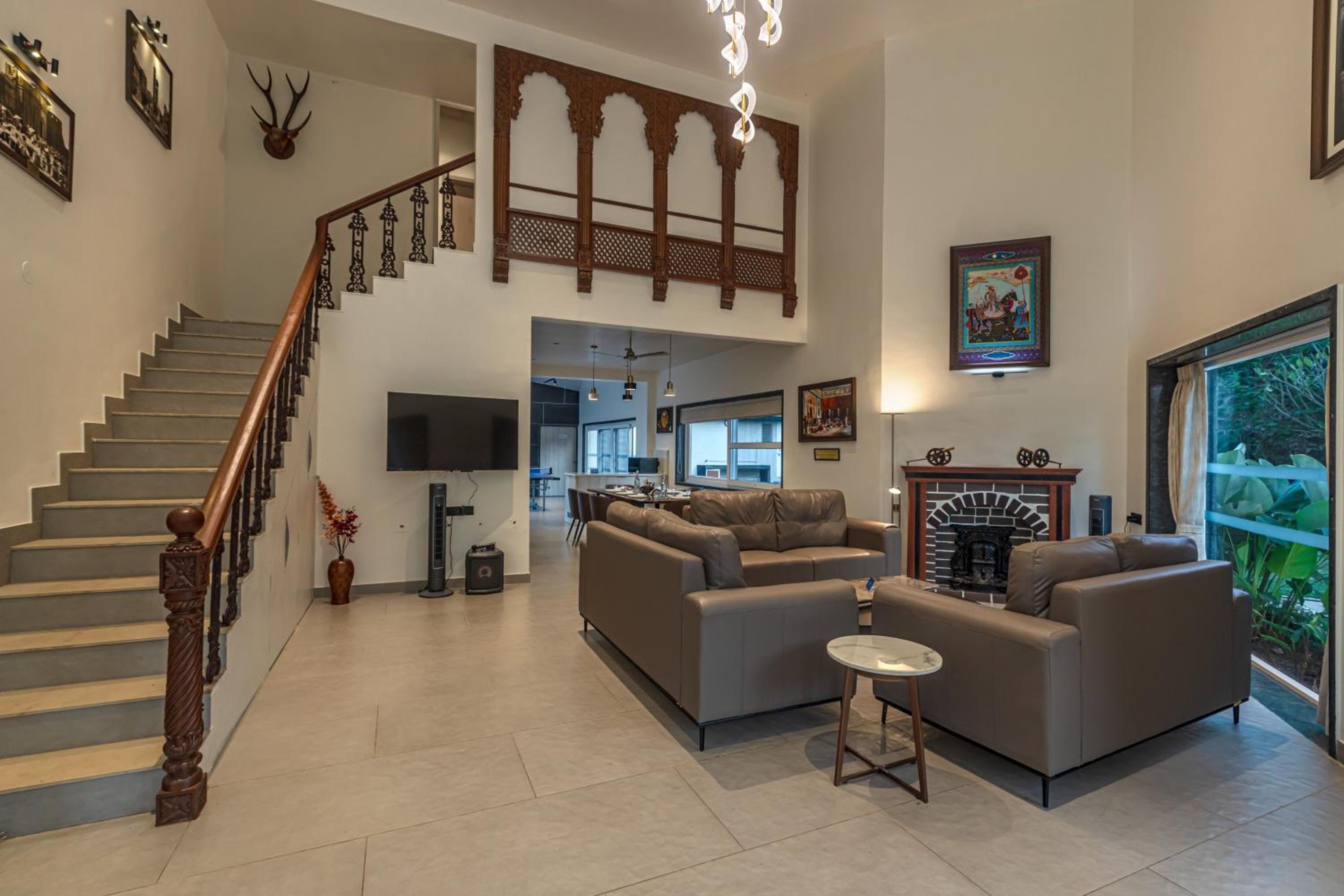 SaffronStays Kaleidoscope, 4BR heated pool villa in Mulshi