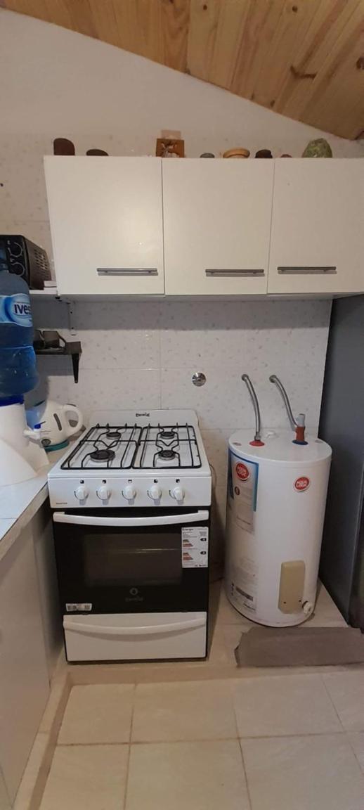 Casa con pileta, jardín, cochera y parrilla en Chascomús. Capac. 4 personas