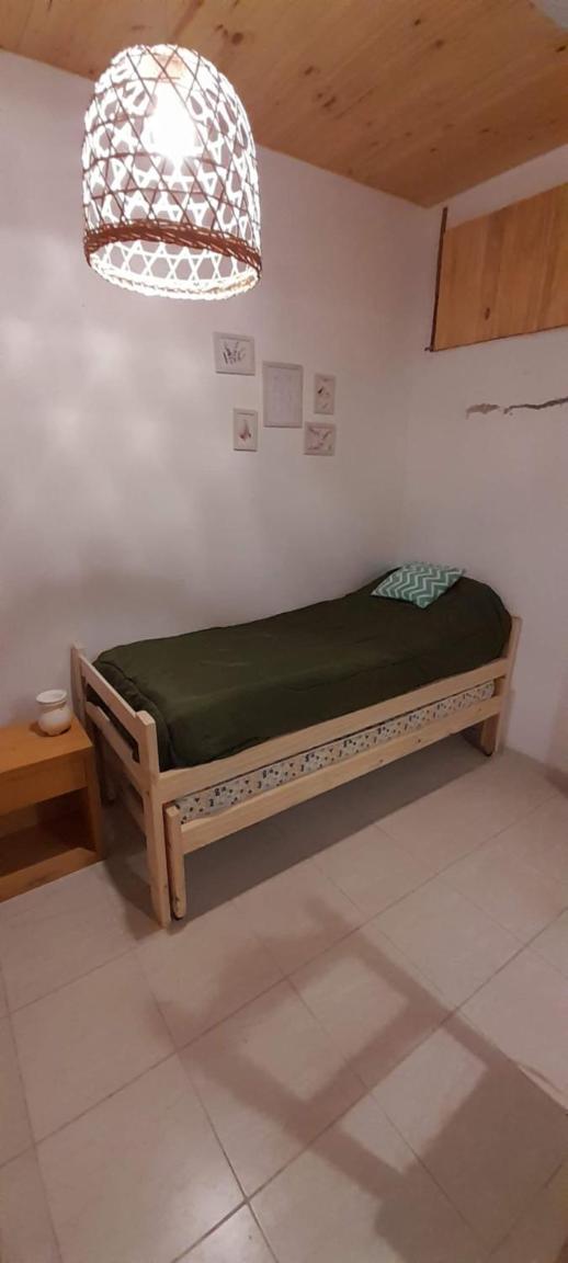 Casa con pileta, jardín, cochera y parrilla en Chascomús. Capac. 4 personas